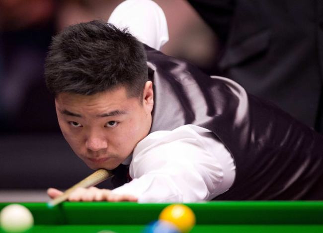 球迷的注视 球迷的注视